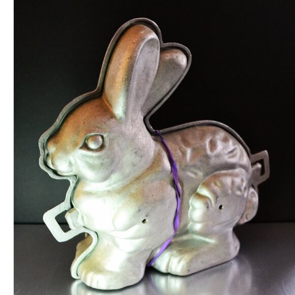 Cast Aluminum 10 Inch Chocolate Bunny Mold Candy Making Decor Farmhouse - Picture 3 of 6